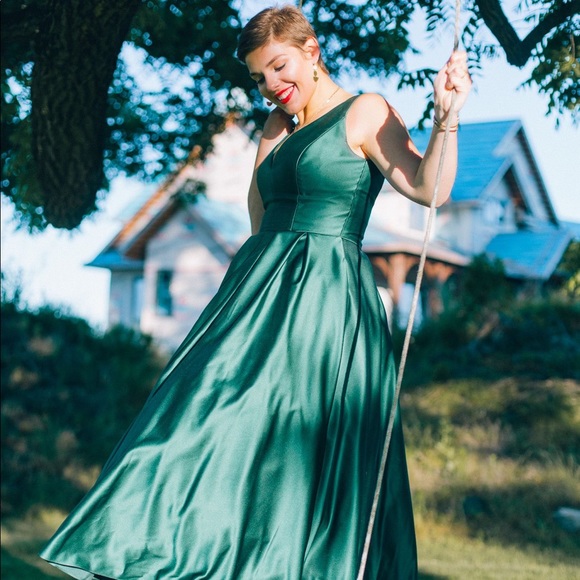 Laura Forest Green Prom Dress Size 10 - Picture 9 of 11